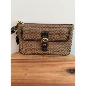 Vintage Y2K Brown Khaki COACH Soho Signature C Canvas Buckle Wristlet Bag NWOT